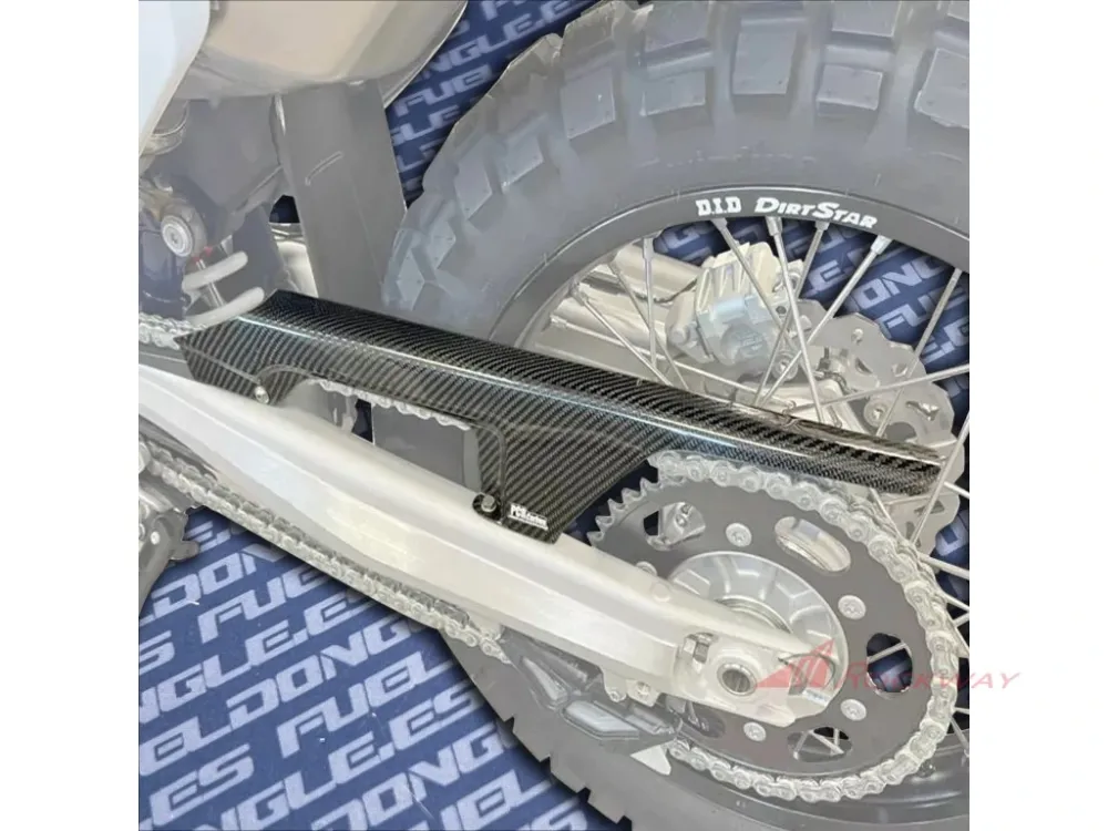 Kryt řetězu PRO-CARBON® Chain Protector | Husqvarna 701 / KTM 690 / GasGas 700- 5A Nízká Cena